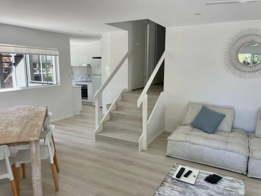 Location Location, Sunshine Beach, 100 M To Sunshine Beach