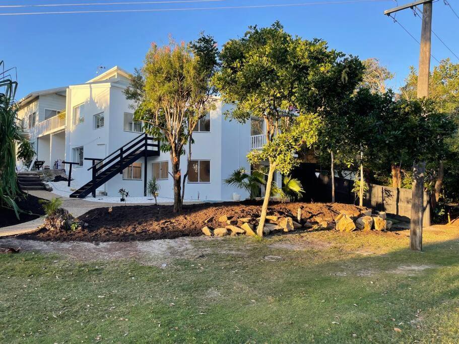 Location Location, Sunshine Beach, 100 M To