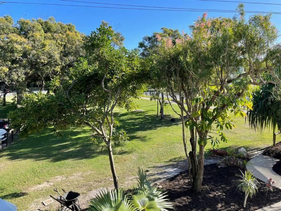 Location Location, Sunshine Beach, 100 M To *
