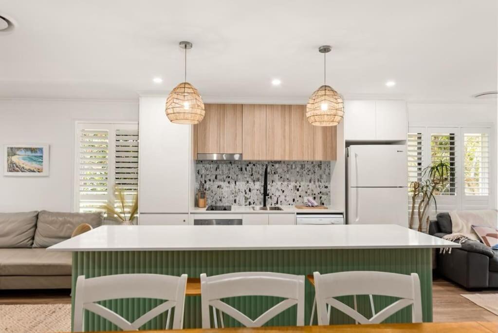 Large Gem - Off Gympie Terrace