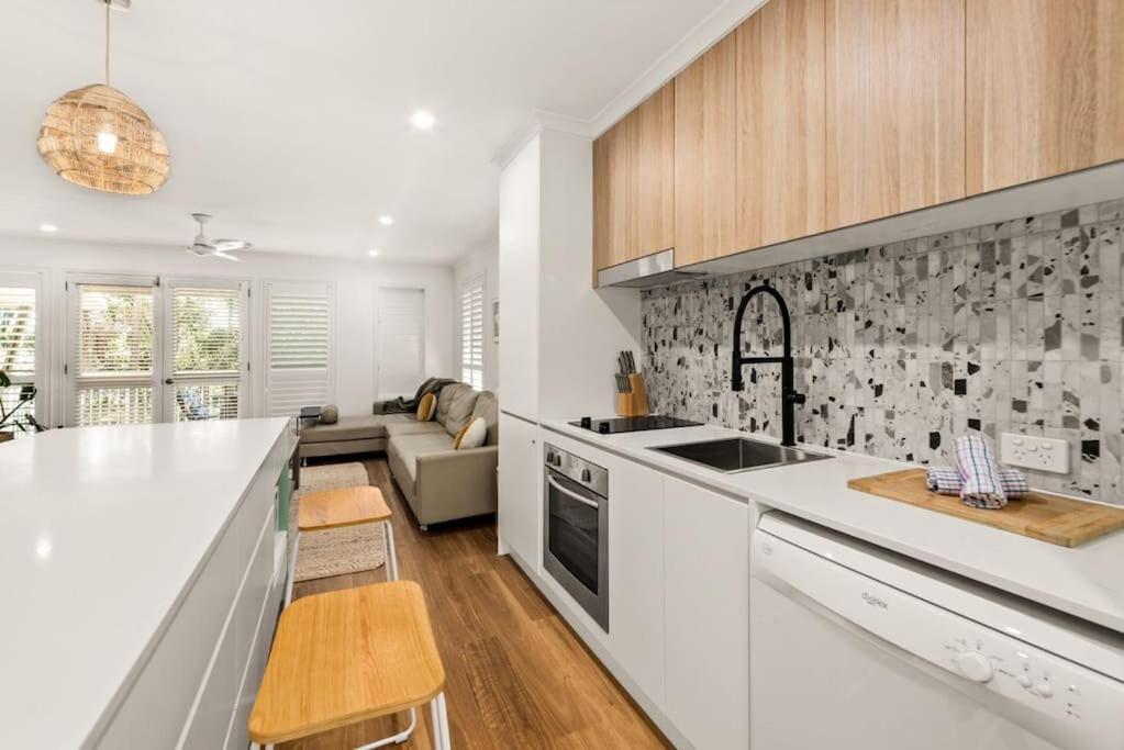 Large Gem - Off Gympie Terrace Noosaville