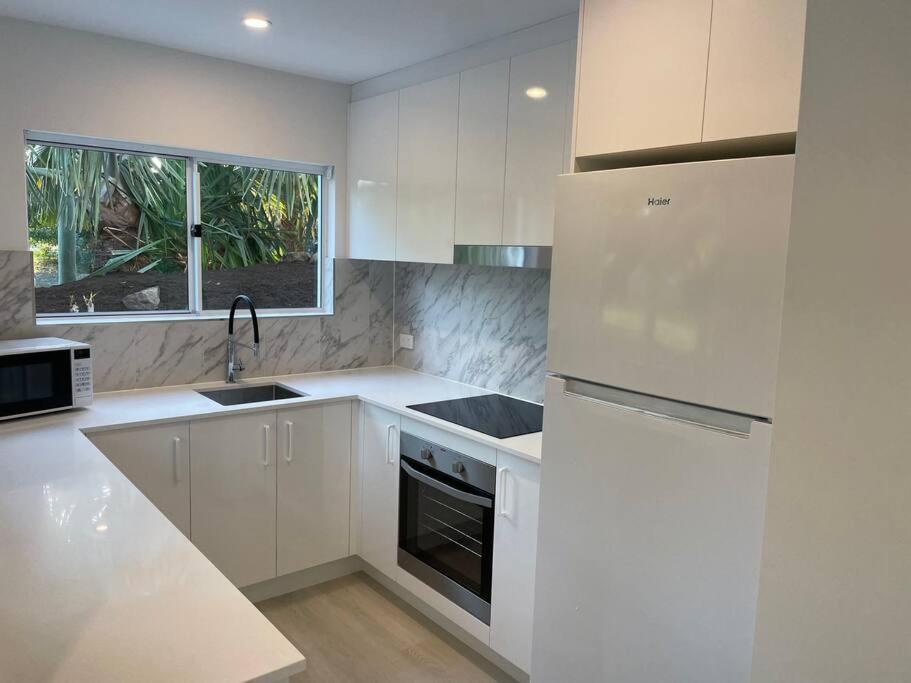 Location Location, Sunshine Beach, 100 M To * Sunshine Beach