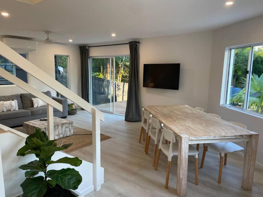 Location Location, Sunshine Beach, 100 M To * Sunshine Beach