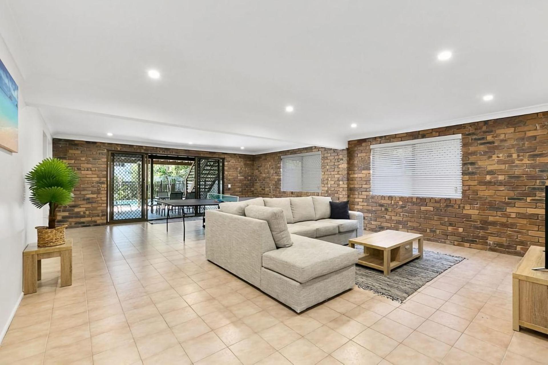Generous Family With 4 Bedrooms, Pool, Pet Friendly *