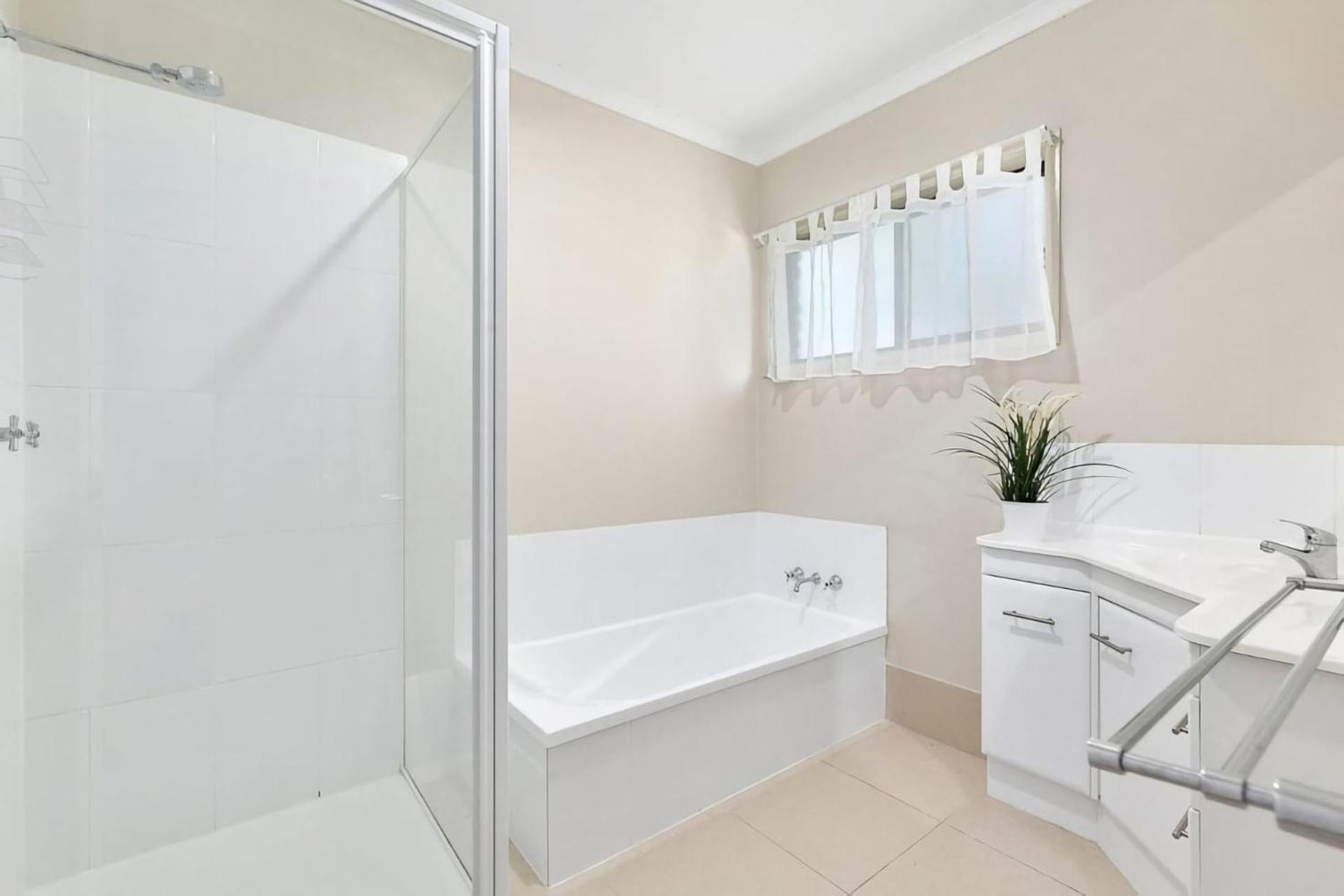 Generous Family With 4 Bedrooms, Pool, Pet Friendly Sunshine Beach