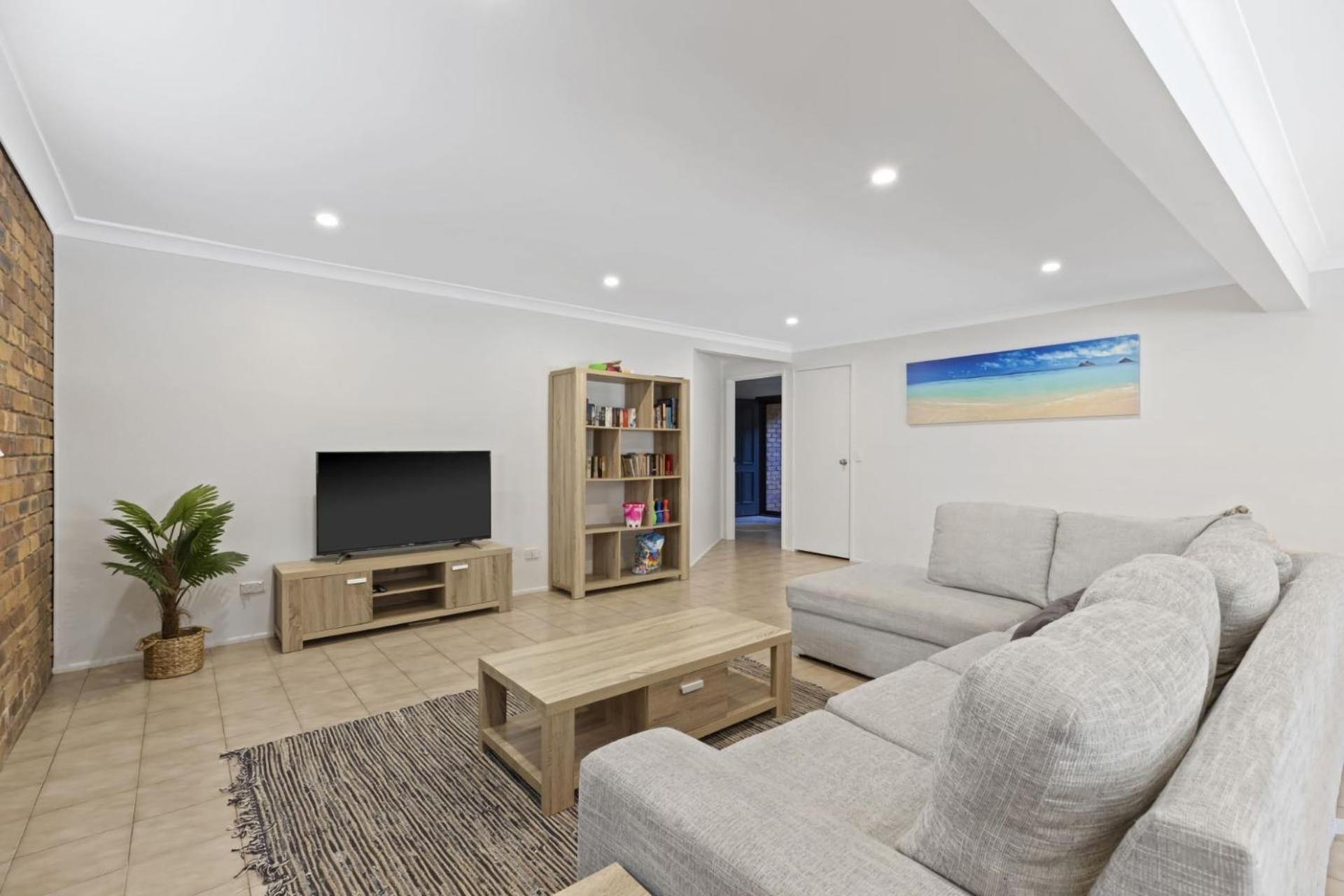 Generous Family With 4 Bedrooms, Pool, Pet Friendly Holiday home Sunshine Beach