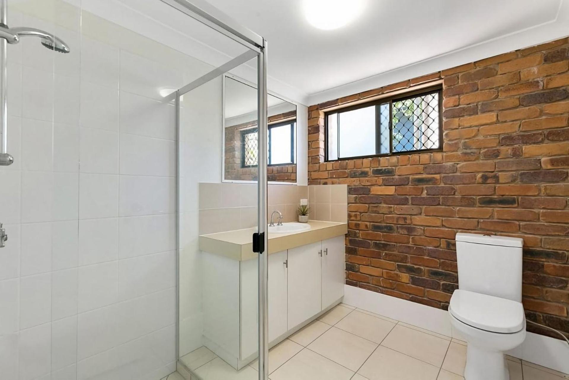 Generous Family With 4 Bedrooms, Pool, Pet Friendly