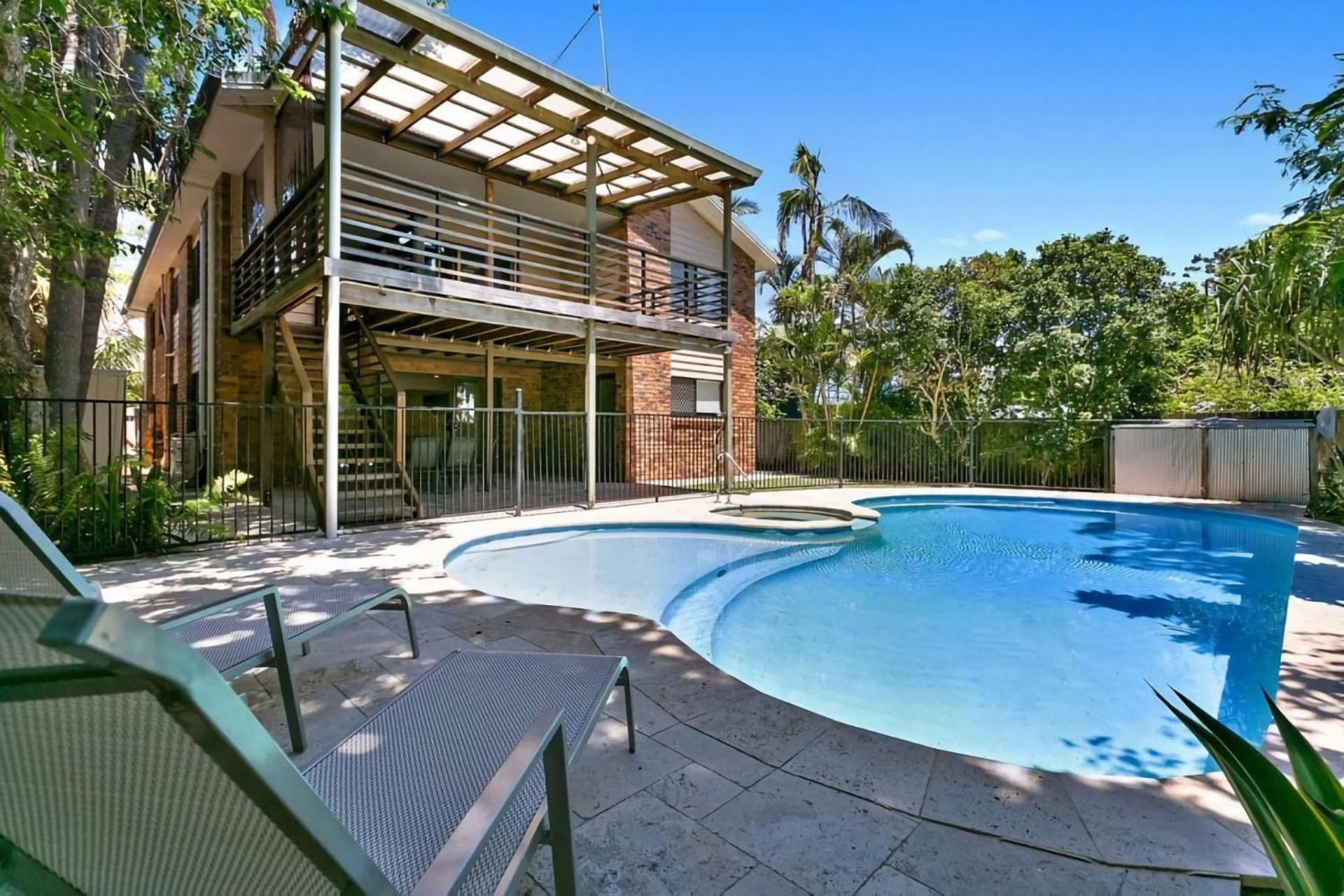 Generous Family With 4 Bedrooms, Pool, Pet Friendly *