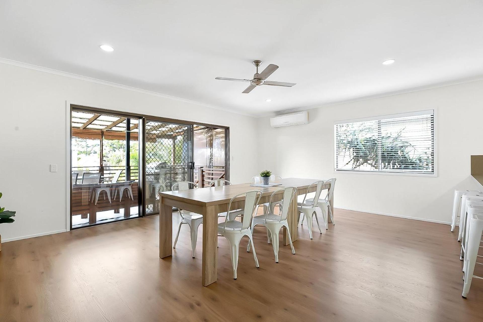 Generous Family With 4 Bedrooms, Pool, Pet Friendly *