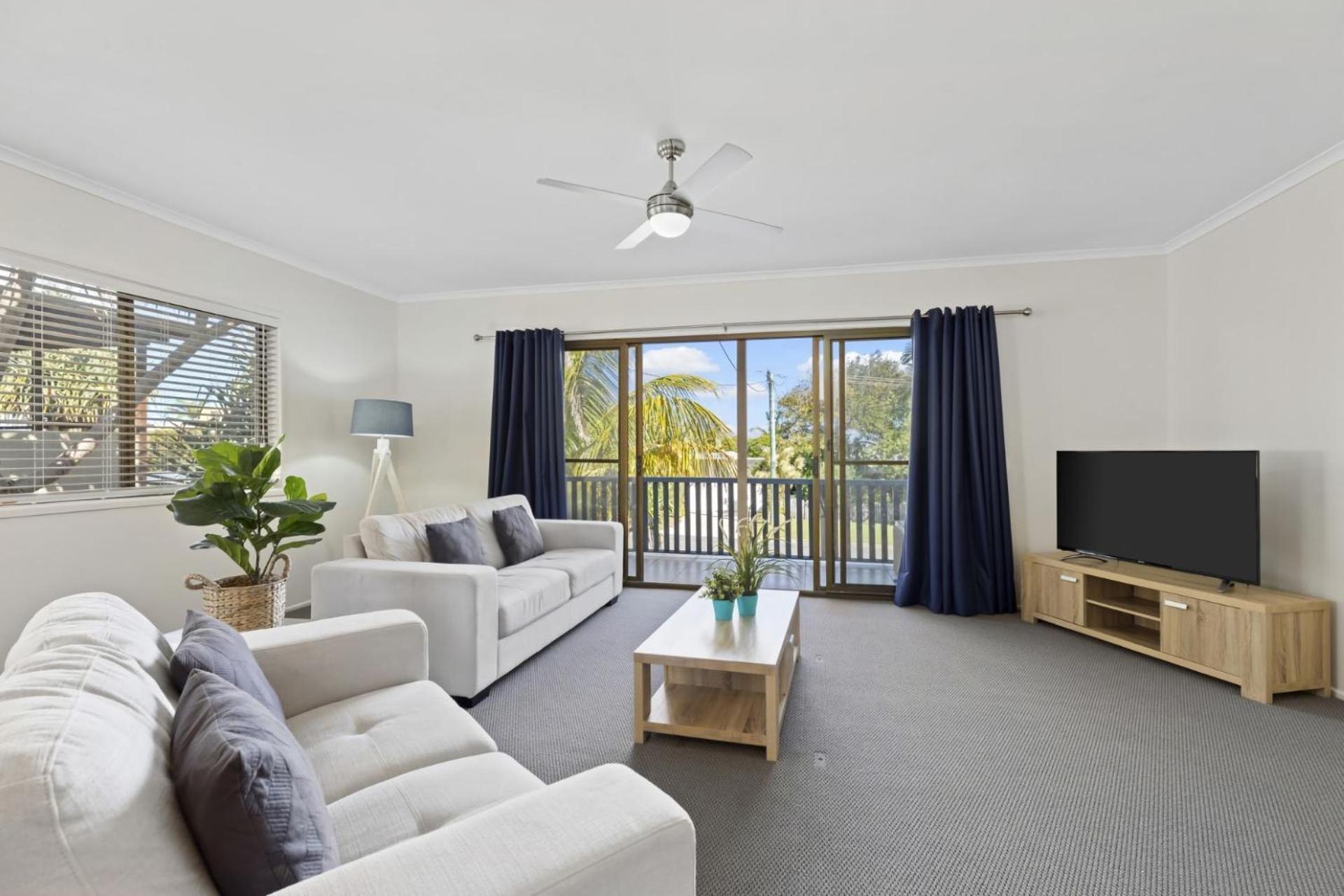 Generous Family With 4 Bedrooms, Pool, Pet Friendly