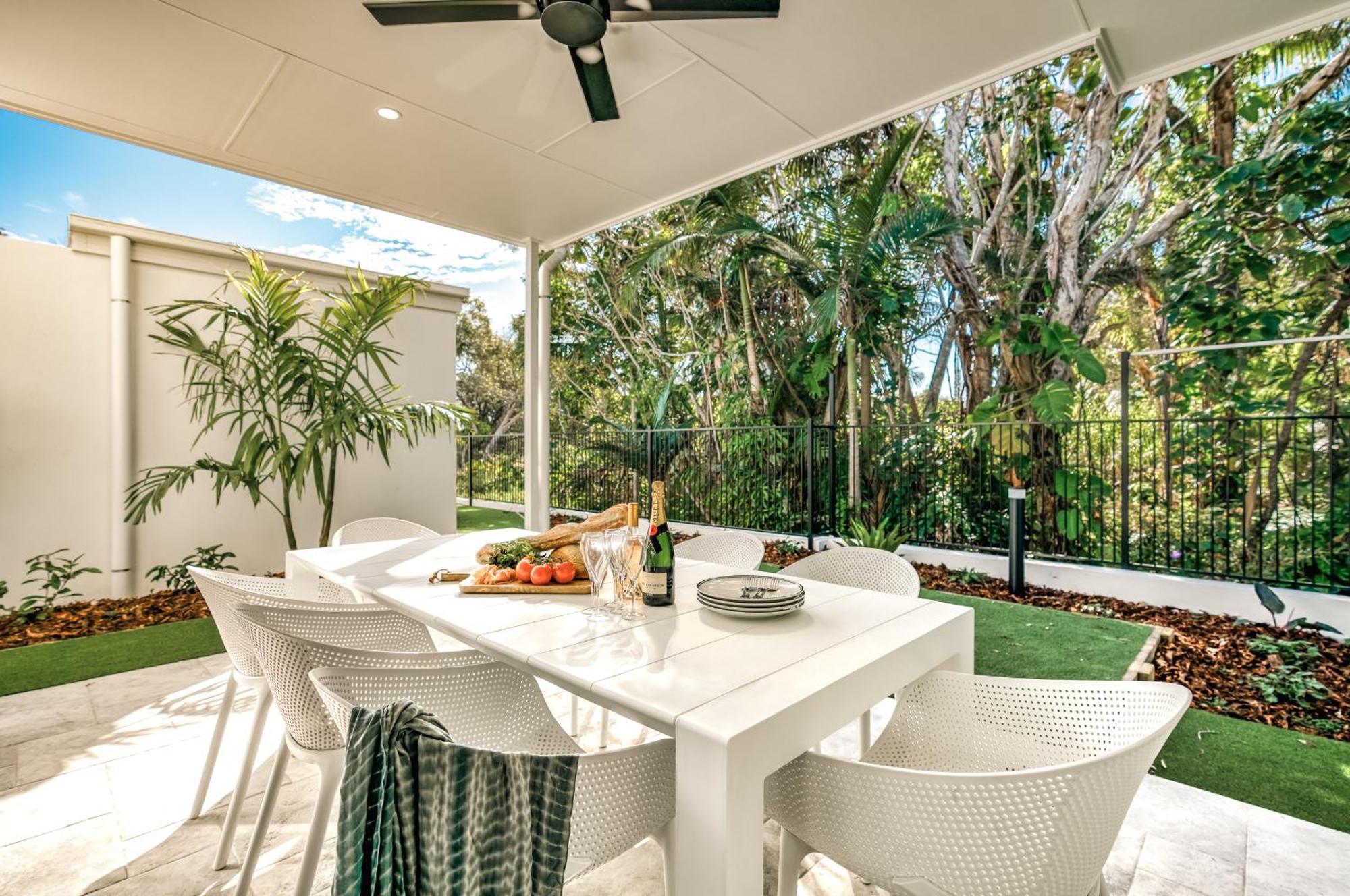 Essence Peregian - Lily 4 Bedroom Luxury With Private Pool *