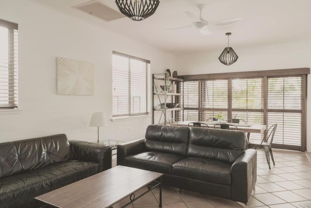 Haven On Hill - Sunset Views, Pools, Apartment *