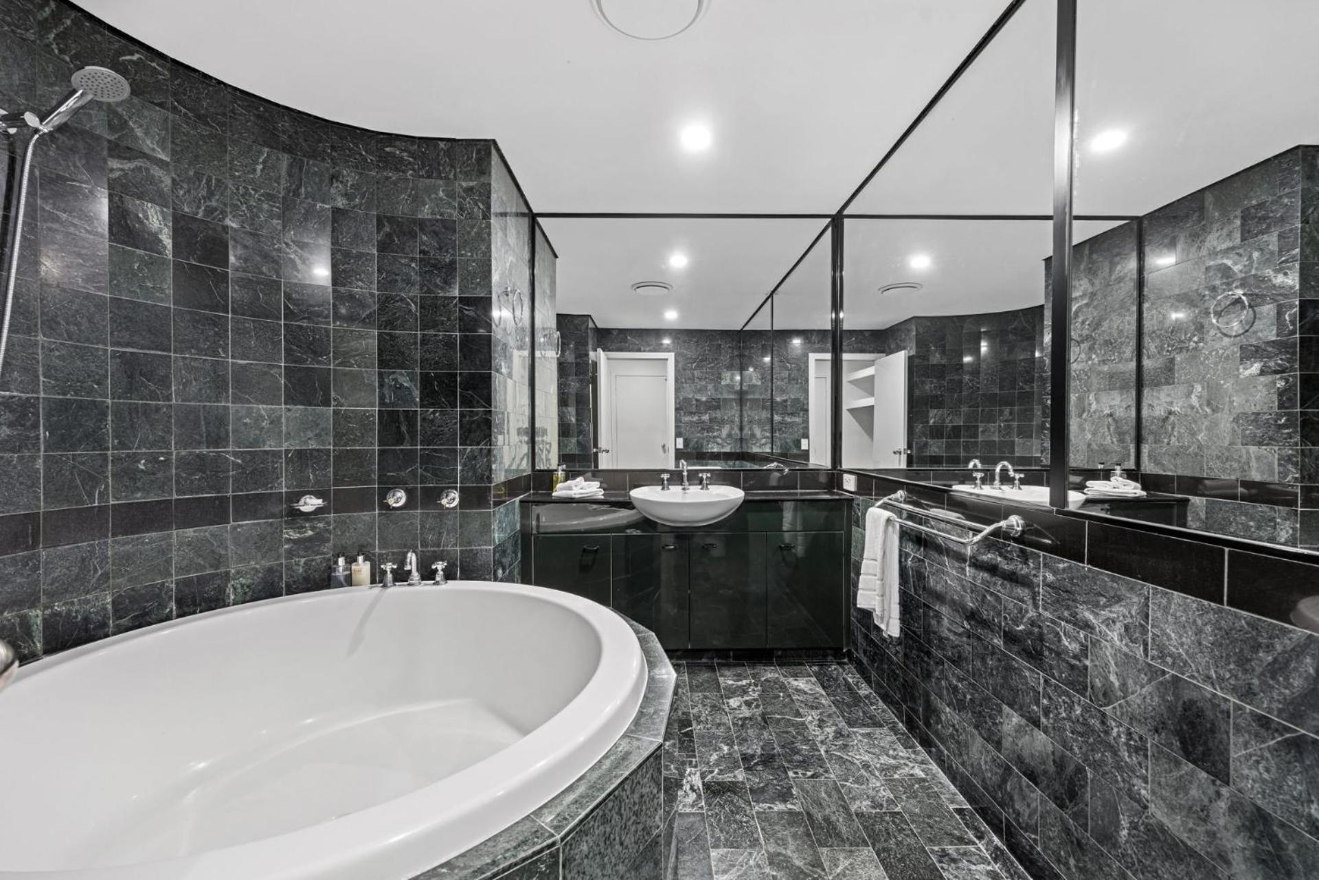 Apartment 2 2 Orealla Crescent Sunrise *