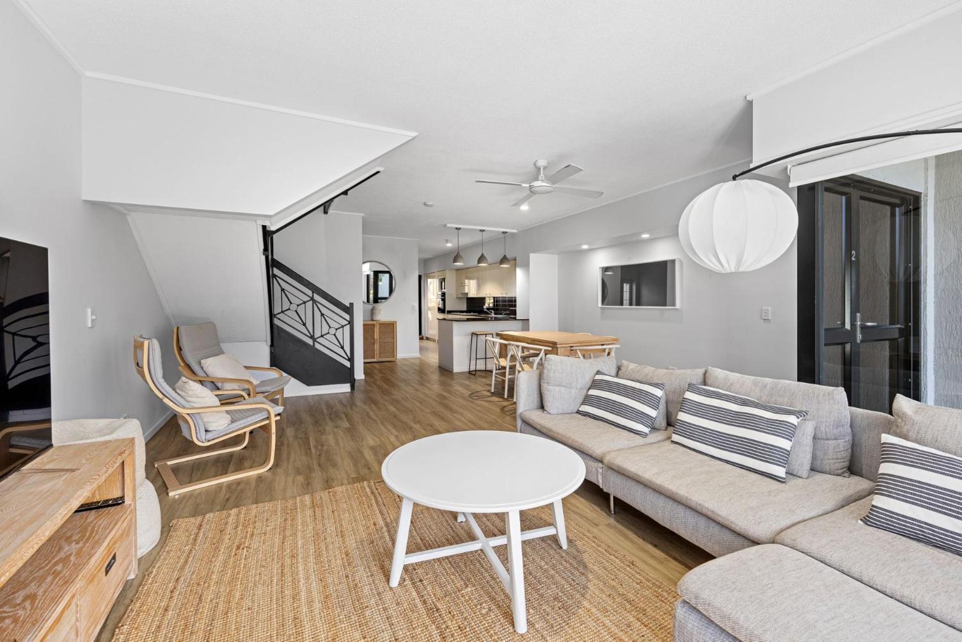 2 2 Orealla Crescent Sunrise