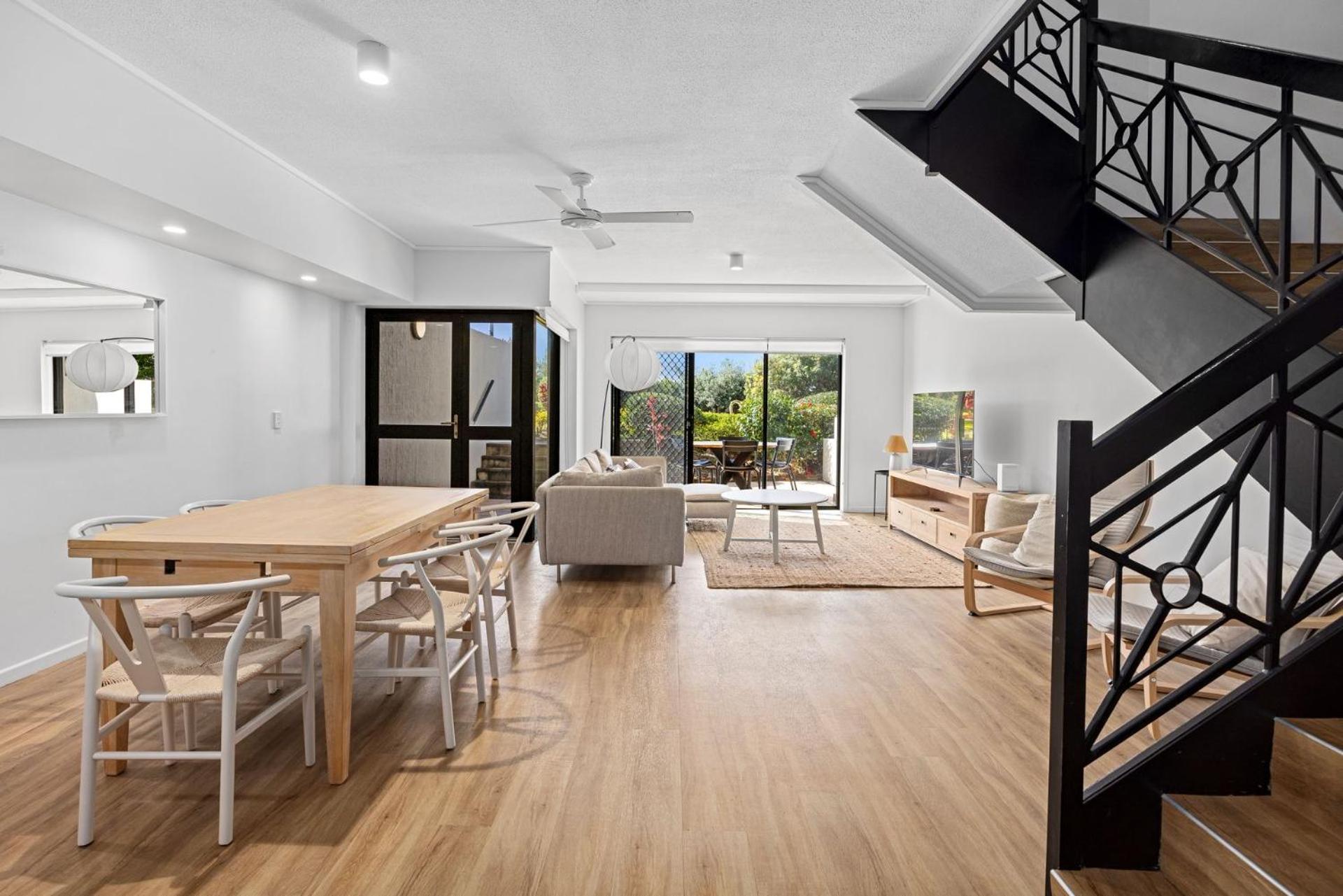 2 2 Orealla Crescent Sunrise *
