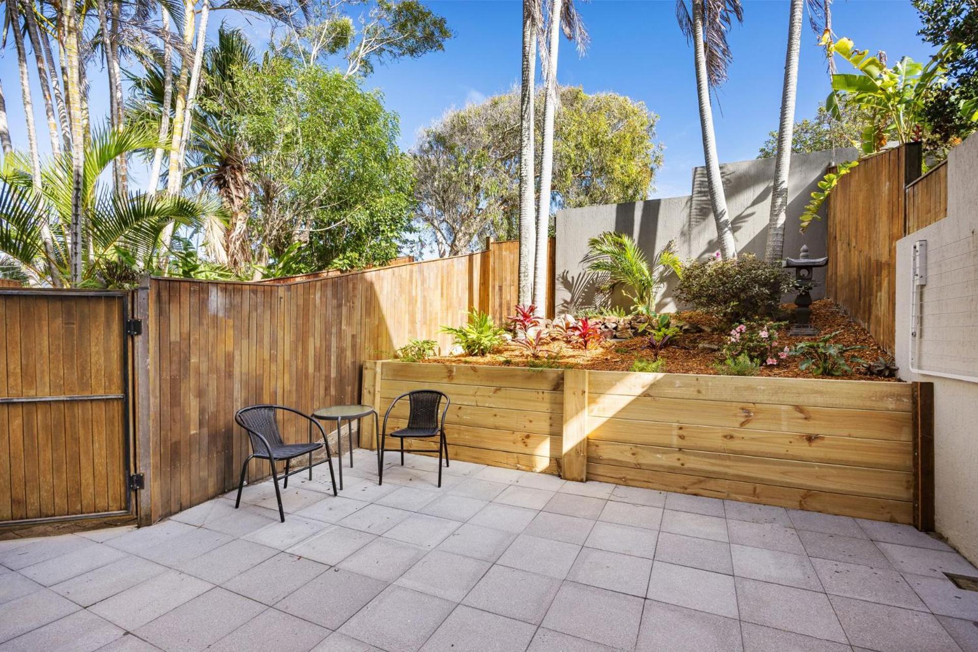 2 2 Orealla Crescent Sunrise *