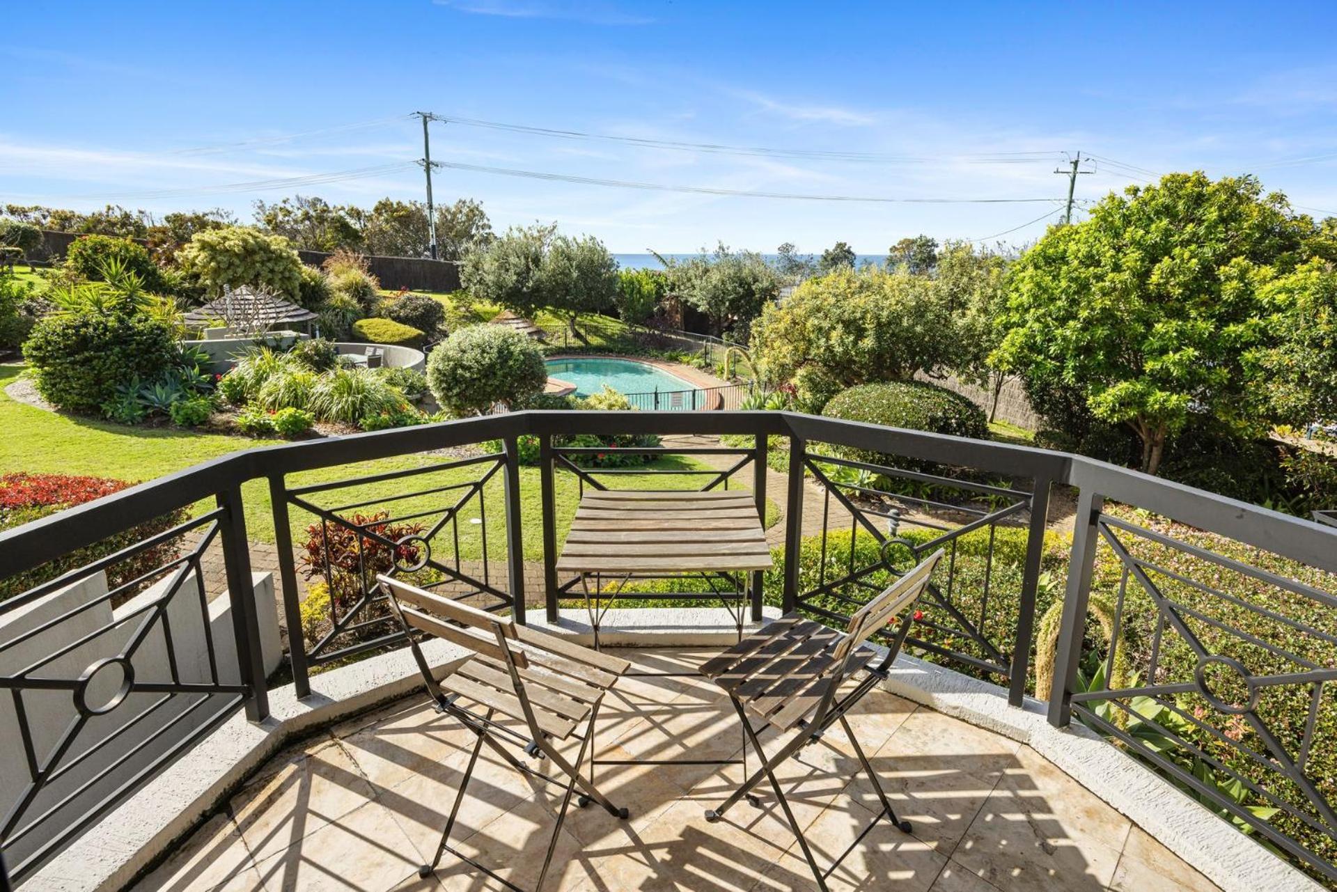 2 2 Orealla Crescent Sunrise * Sunrise Beach