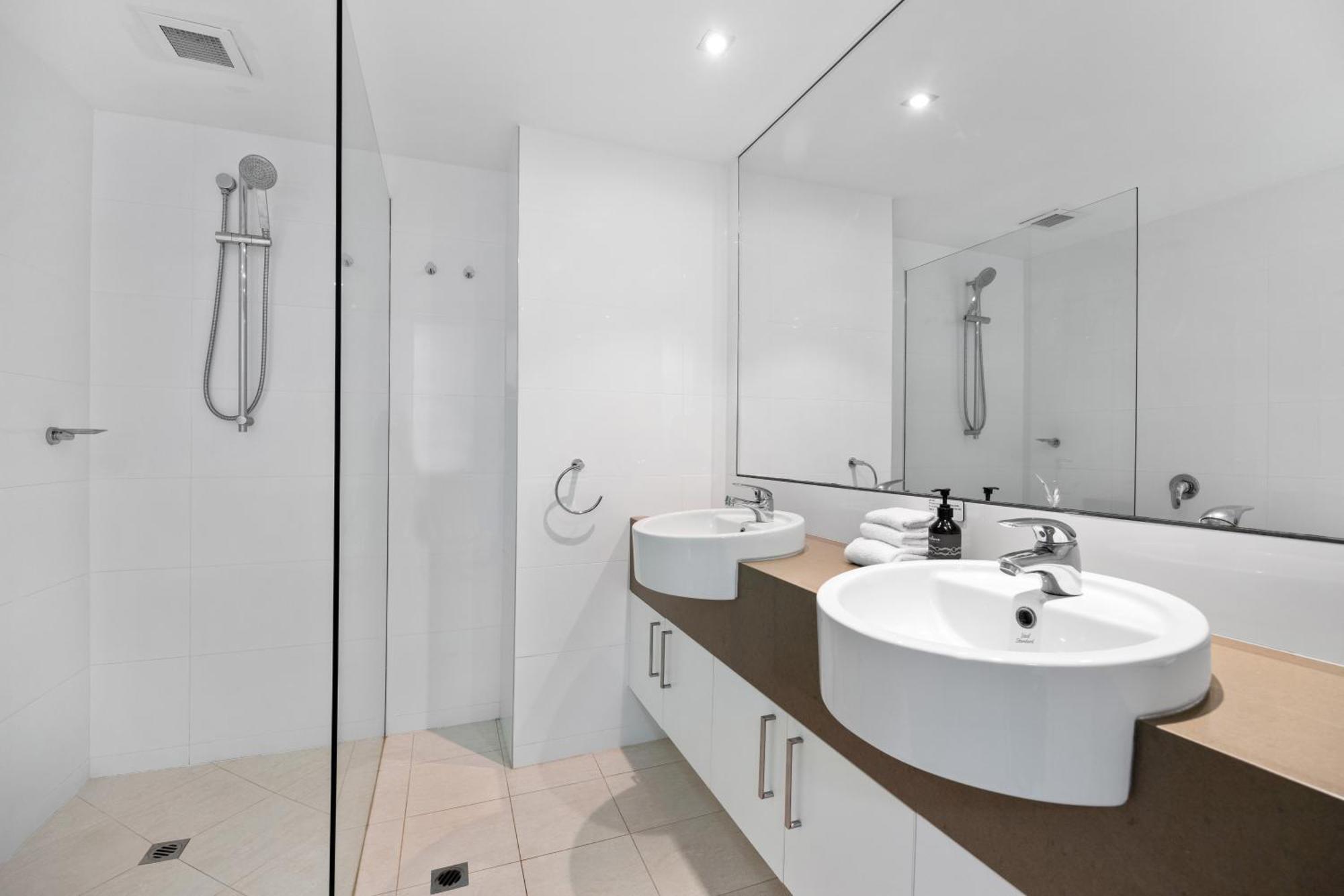 Fairshore 12: Absolute Beachfront, Direct Beach & Pool Access * Noosa Heads