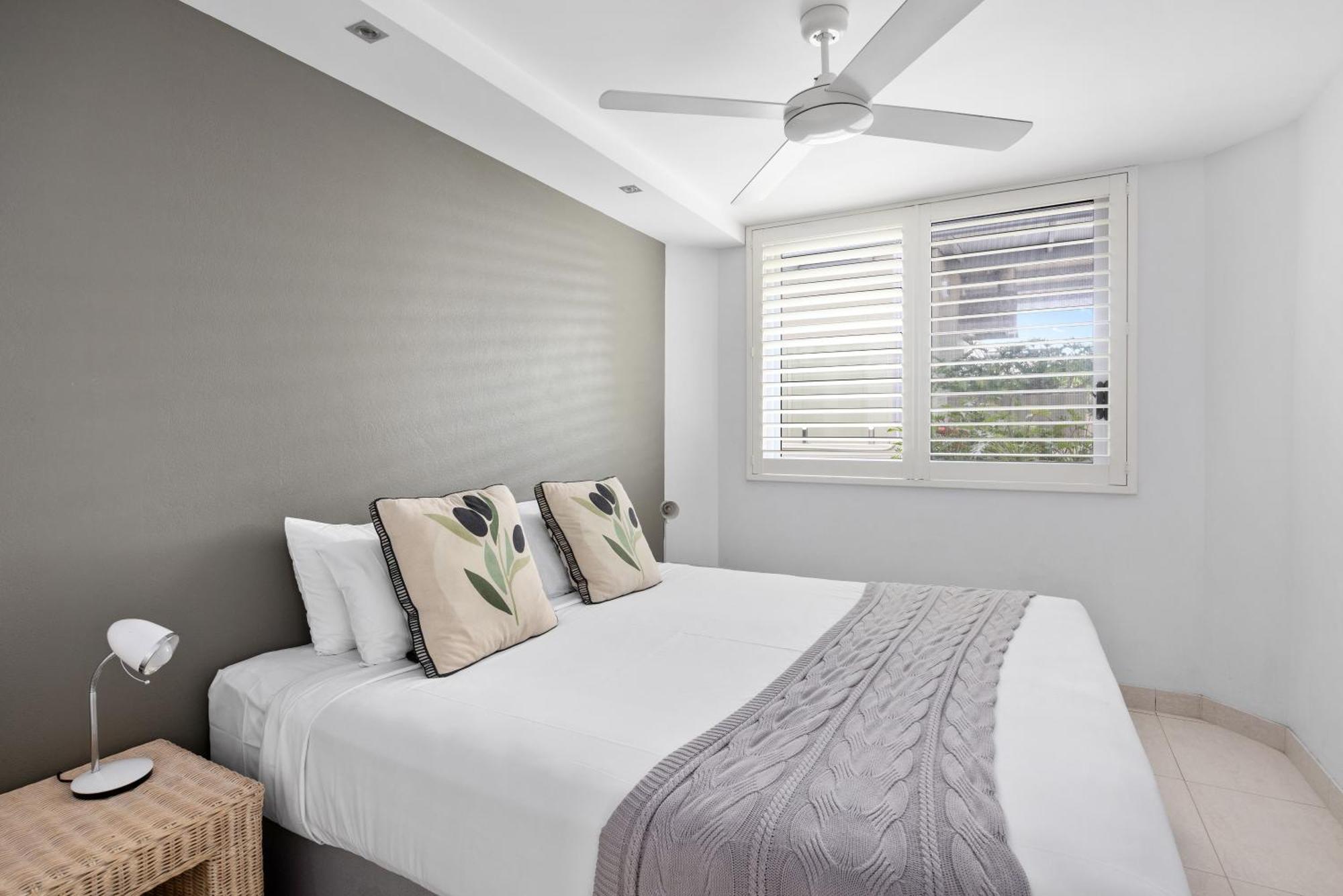 Fairshore 12: Absolute Beachfront, Direct Beach & Pool Access Holiday home Noosa Heads