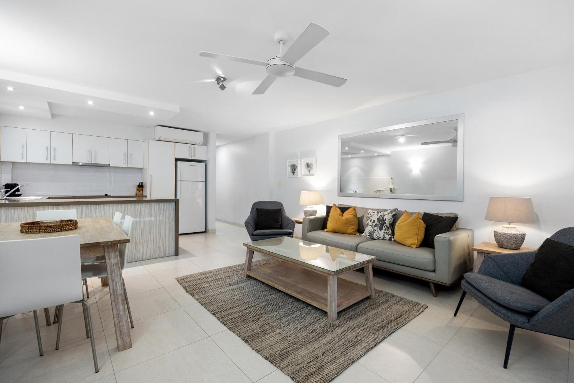 Fairshore 12: Absolute Beachfront, Direct Beach & Pool Access Holiday home *