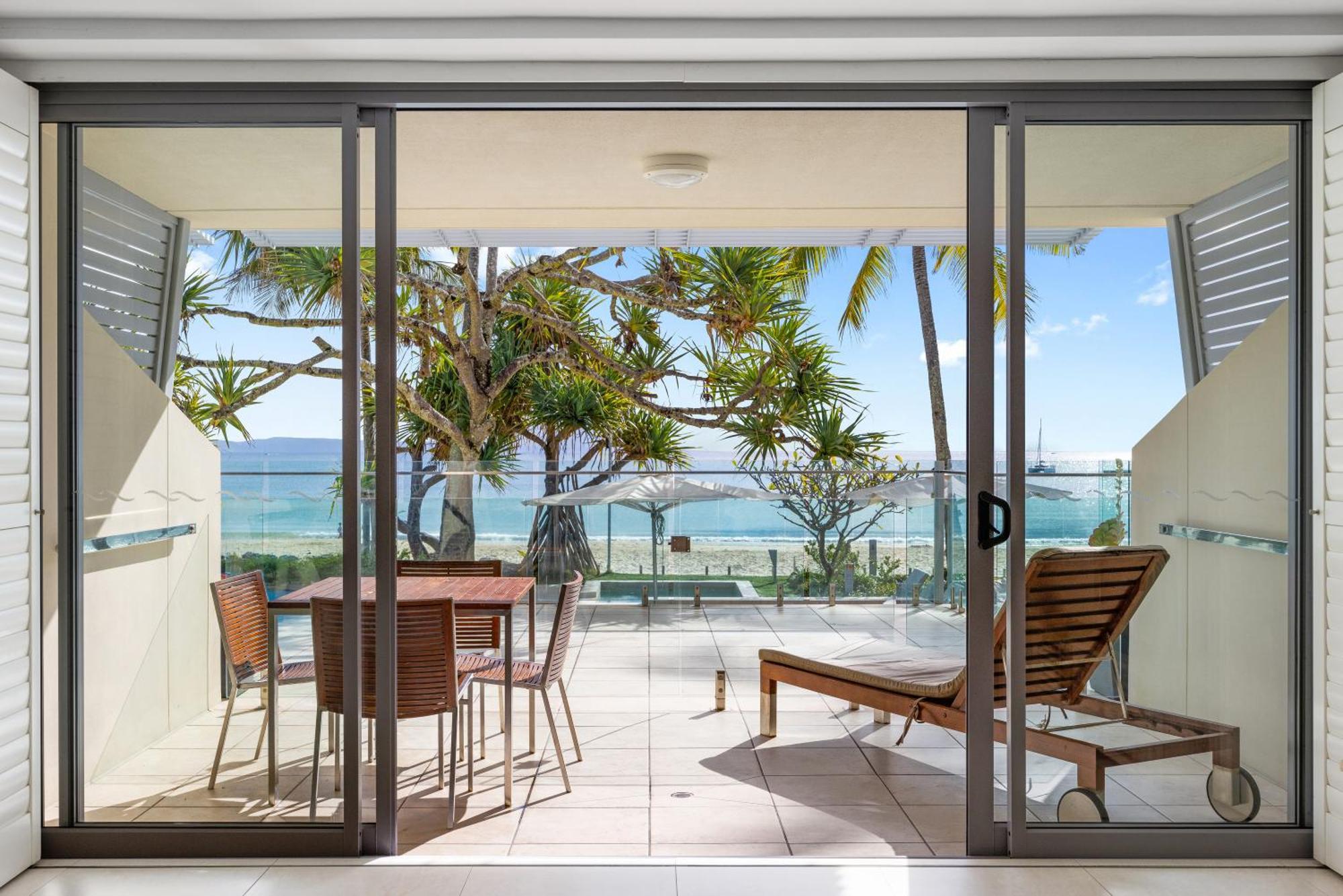Fairshore 12: Absolute Beachfront, Direct Beach & Pool Access *