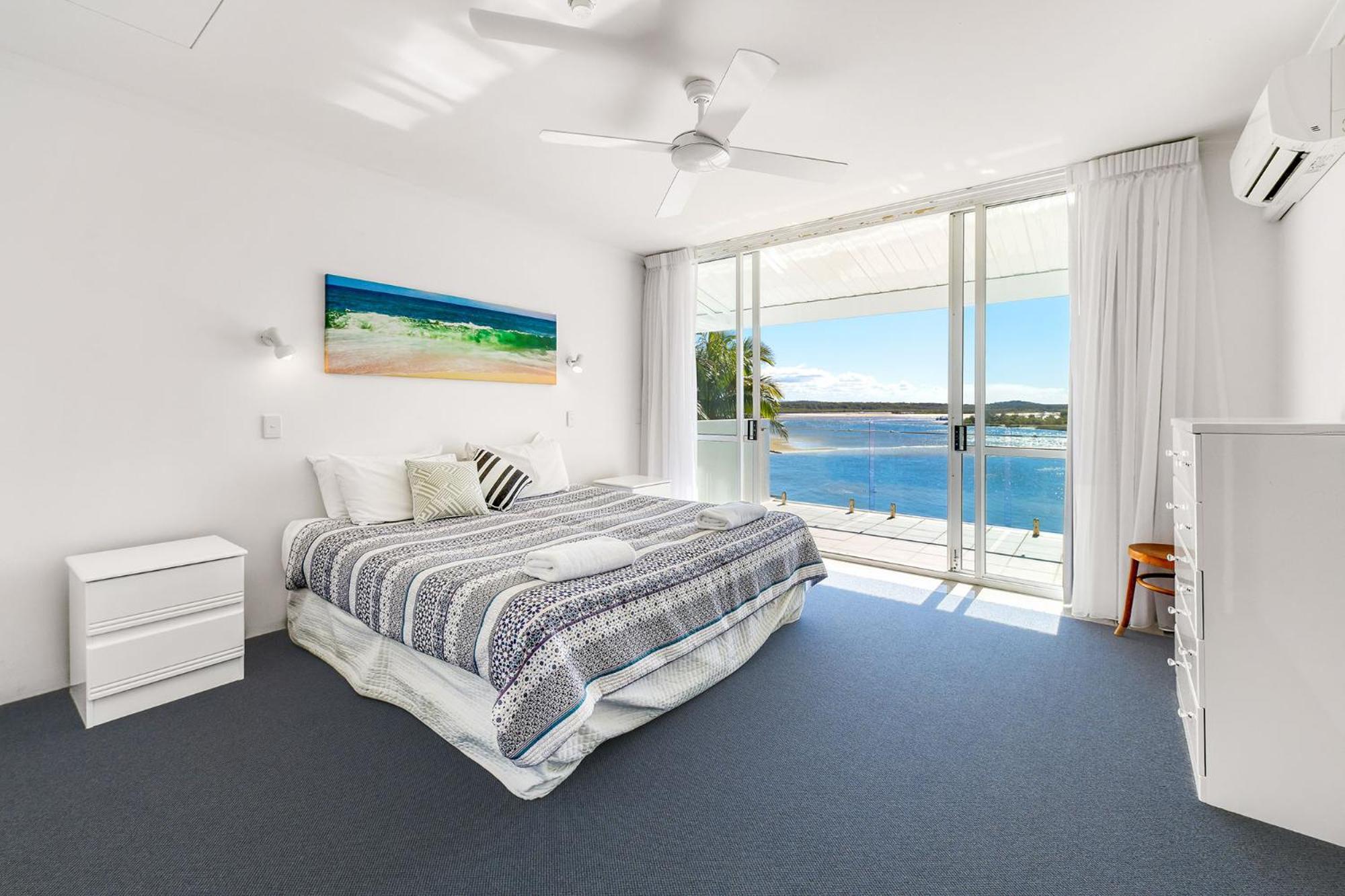 Apartment Quays Waterfront