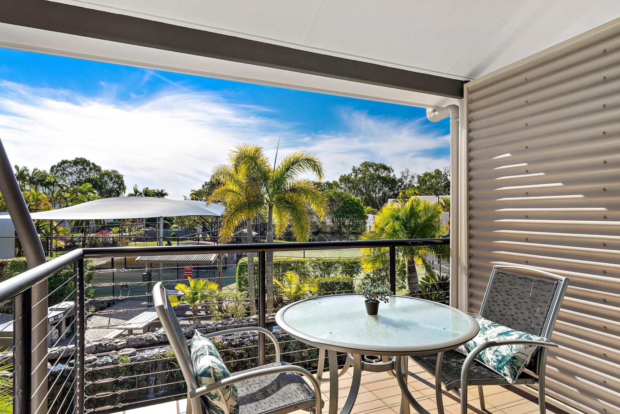 Sun Drenched Unit In Apartment Noosaville