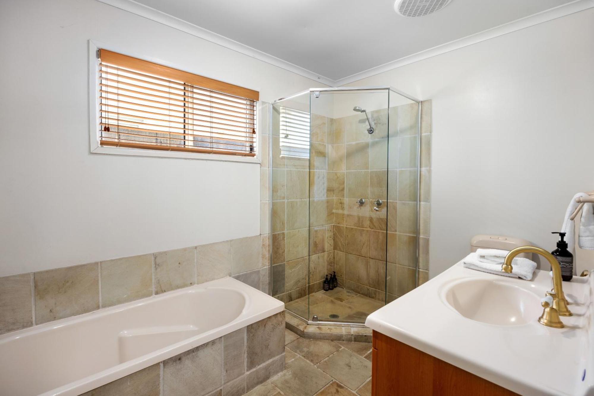 Luxury & Poolside Bliss Near Beach * Noosa Heads