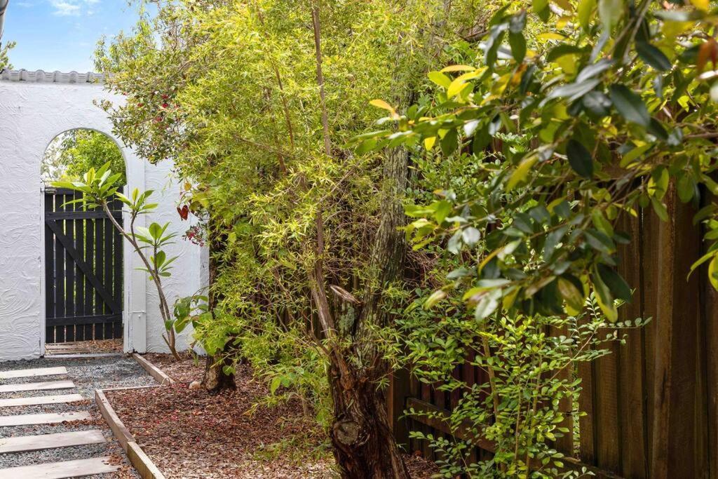 In S'shine Beach,private Courtyard Apartment Sunshine Beach