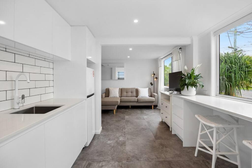 Henderson St, * Sunshine Beach