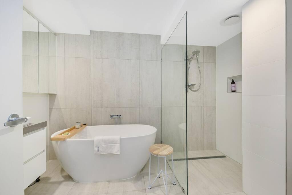 Hampton's Style Retreat In Noosa's Heart * Noosa Heads