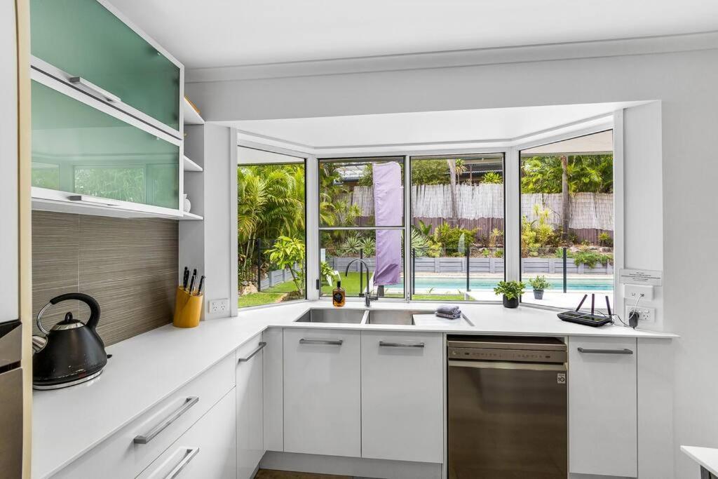 The Seahaven ~ Family With Pool, Pet Friendly Castaways Beach