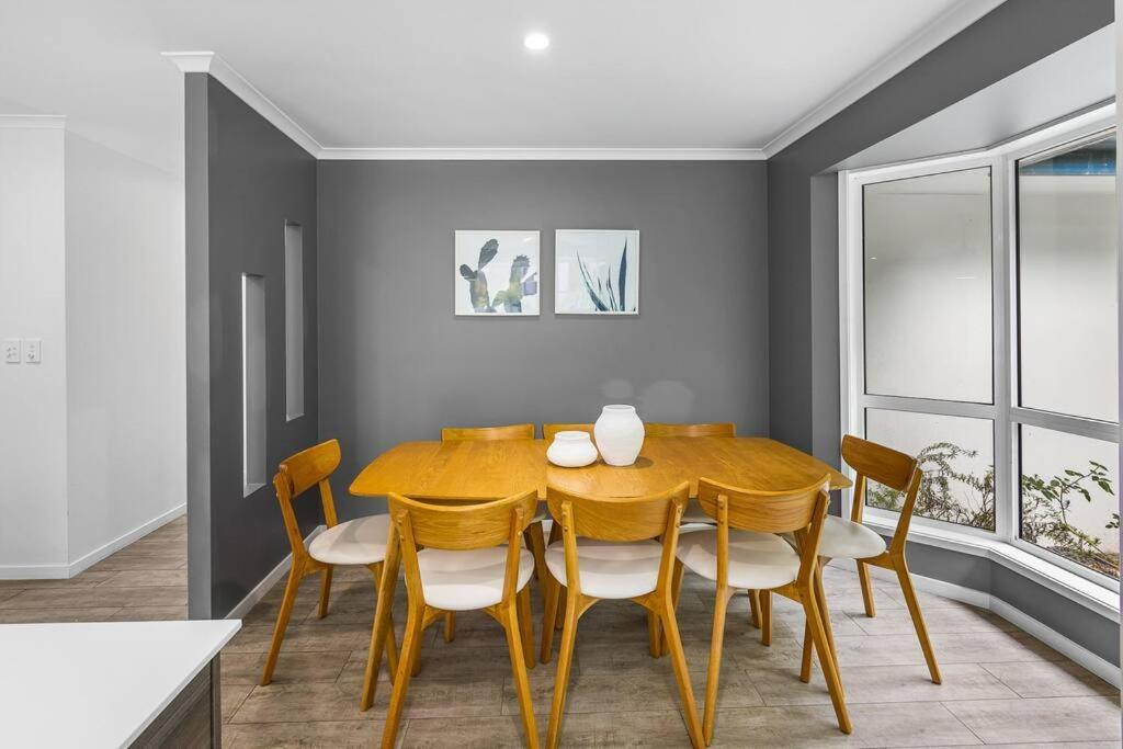 The Seahaven ~ Family With Pool, Pet Friendly