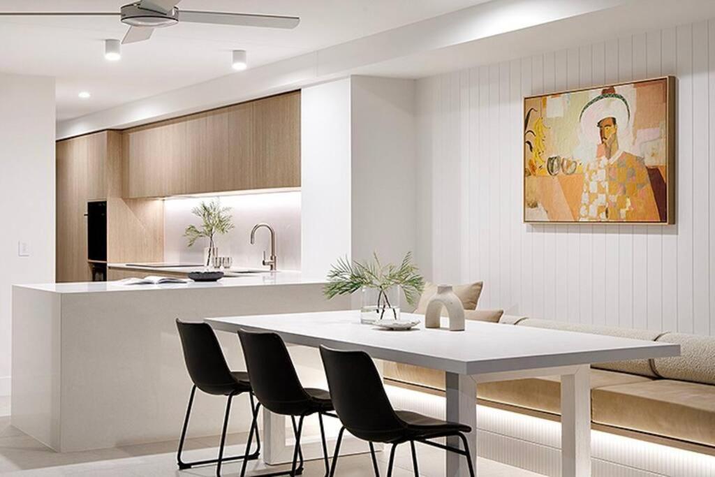 'sunrise Luxury Retreat, Easy Walk To * Sunrise Beach