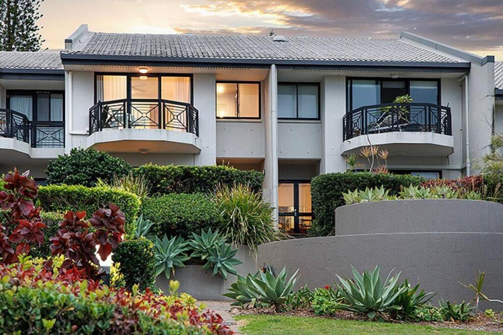 'sunrise Luxury Retreat, Easy Walk To Sunrise Beach