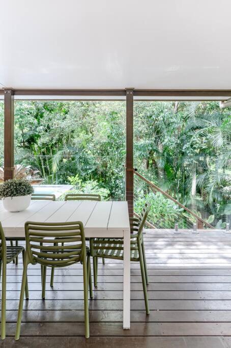 Sleek & Stylish Family House ~ Near Junction Casa de férias