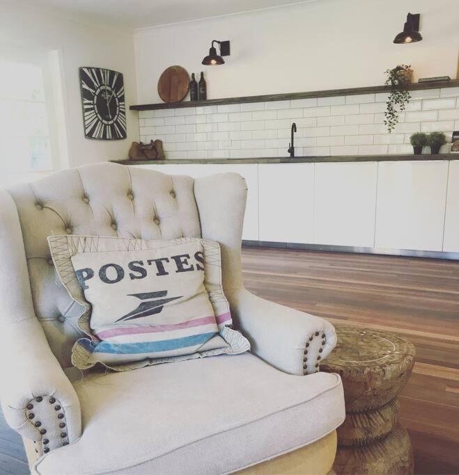 Casa de férias The River Shack, Vintage Luxe, Right Beside River Noosaville
