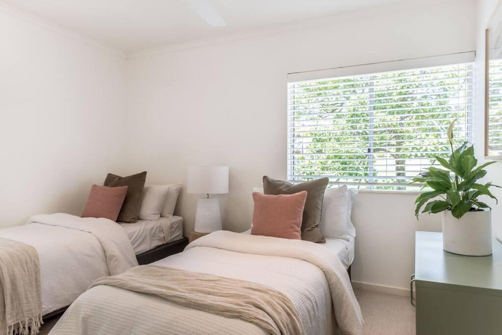 Apartment Heart Of Sunshine, Spacious With Pool & Garden *