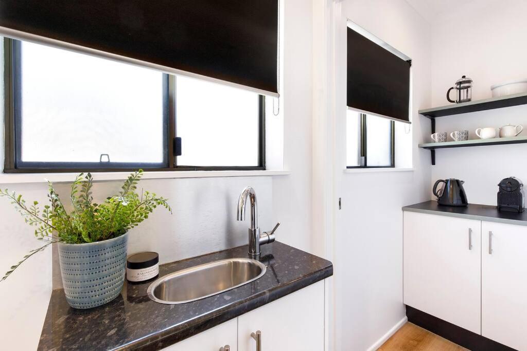 Little House On The Hill, Pet Friendly & New Pool Noosa Heads