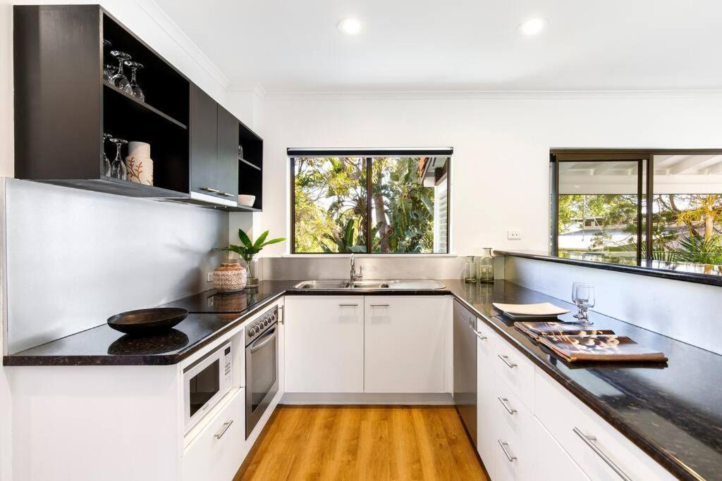 Little House On The Hill, Pet Friendly & New Pool Apartment Noosa Heads
