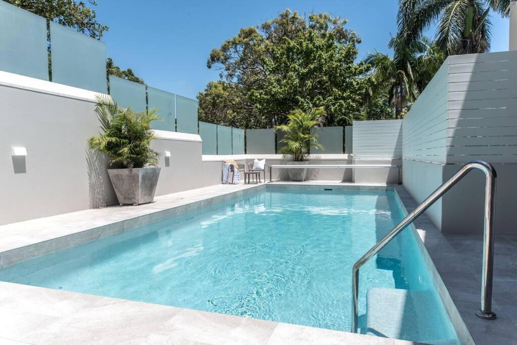 Heart Of Sunshine, Spacious With Pool & Garden Apartment