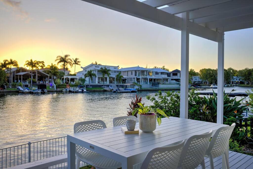 Apartment Sunsets At Snowmas, Pooch Friendly & Stunning View *