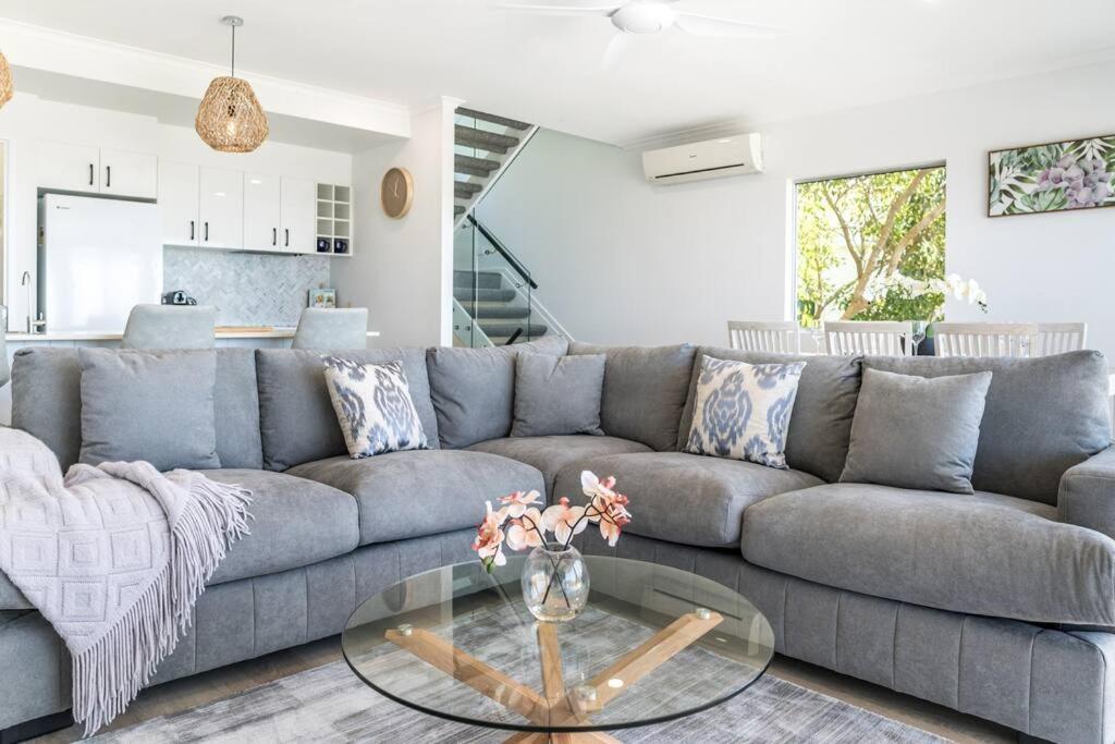 10 Andari, Sunshine ~ Beachside Luxury Apartment Sunshine Beach