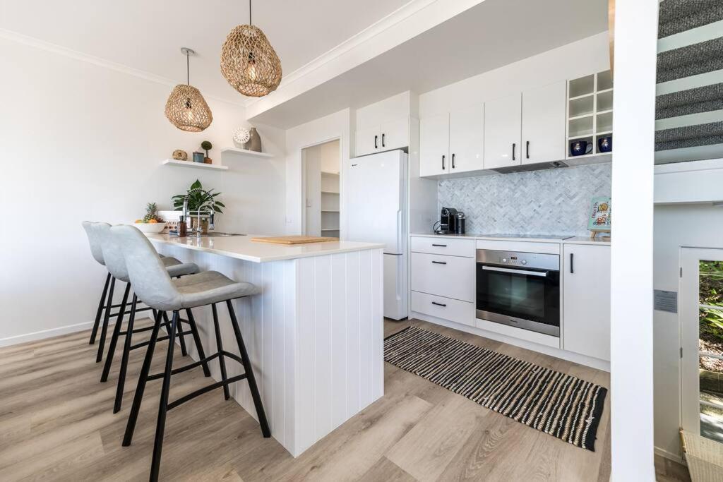 10 Andari, Sunshine ~ Beachside Luxury Apartment Sunshine Beach