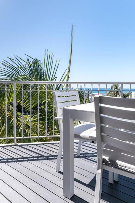 Apartment 10 Andari, Sunshine ~ Beachside Luxury