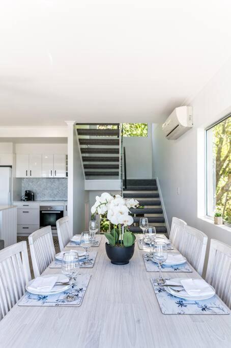 10 Andari, Sunshine ~ Beachside Luxury Apartment