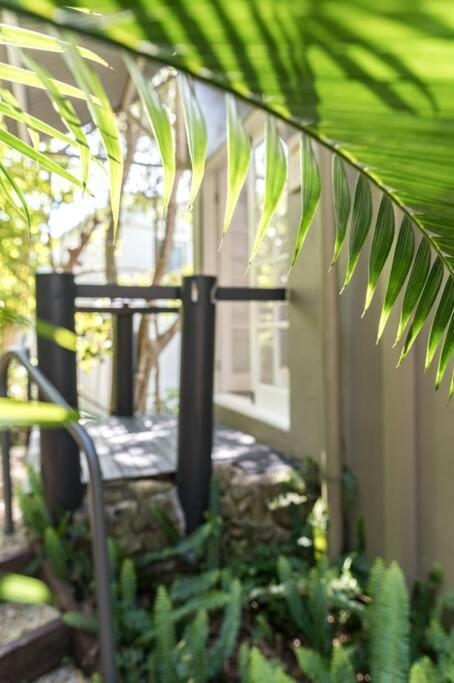 Apartment 10 Andari, Sunshine ~ Beachside Luxury *
