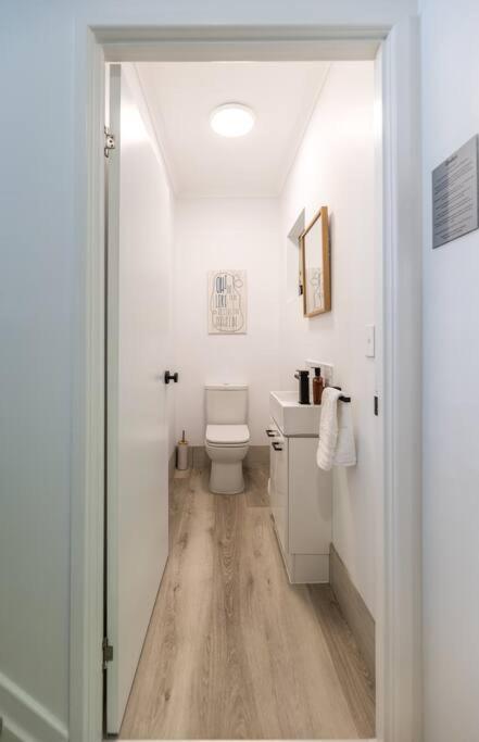 Apartment 10 Andari, Sunshine ~ Beachside Luxury *