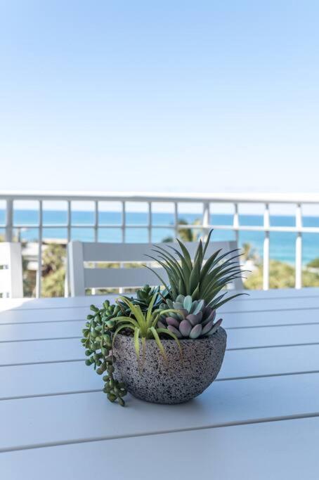 10 Andari, Sunshine ~ Beachside Luxury *