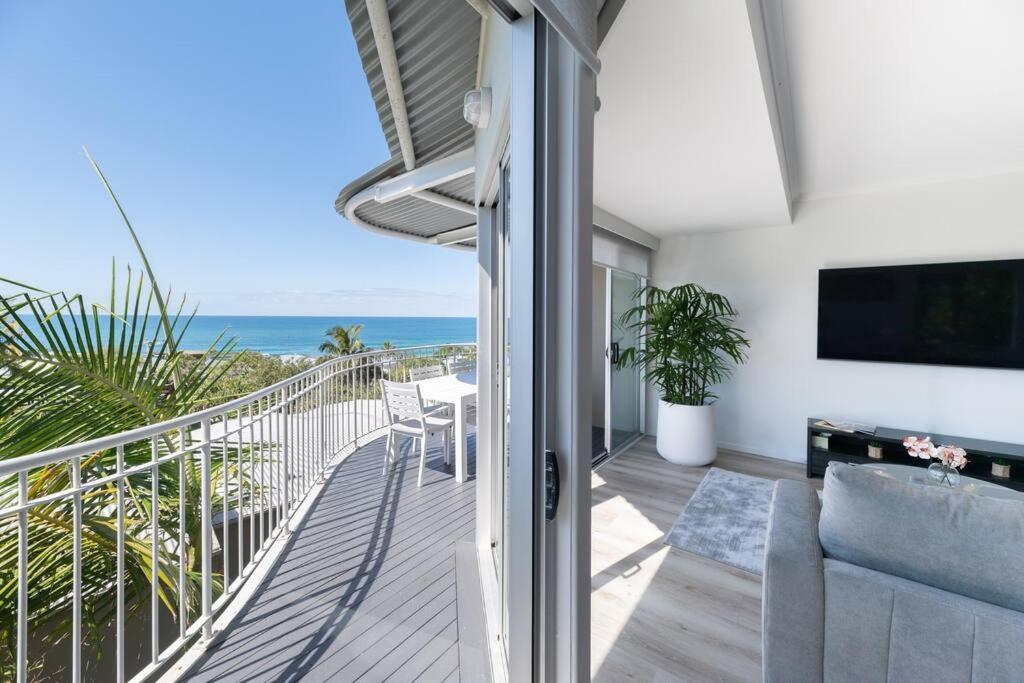 Apartment 10 Andari, Sunshine ~ Beachside Luxury Sunshine Beach